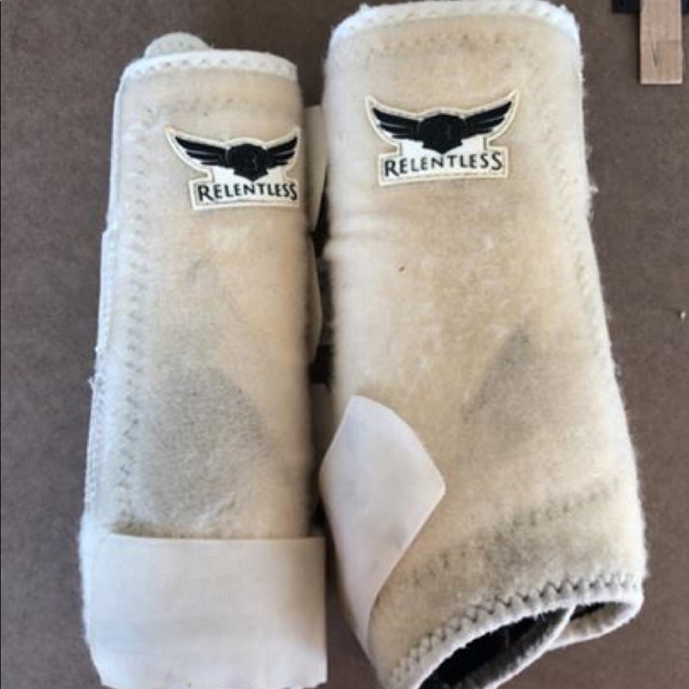 White horse splint boots